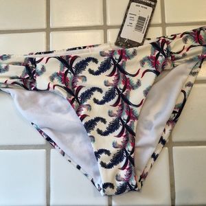 QUIKSILVER BIKINI BOTTOMS SIZE LARGE ROXY NWT